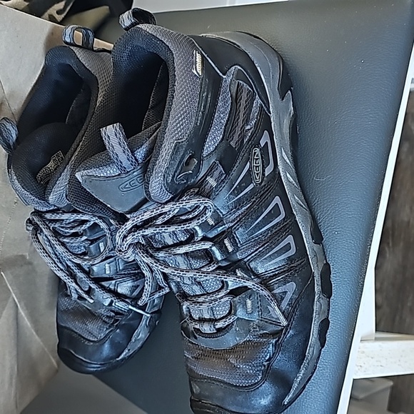 KEEN Men's Oakridge Mid Waterproof Hiking Boots Black/Gray - Picture 3 of 8